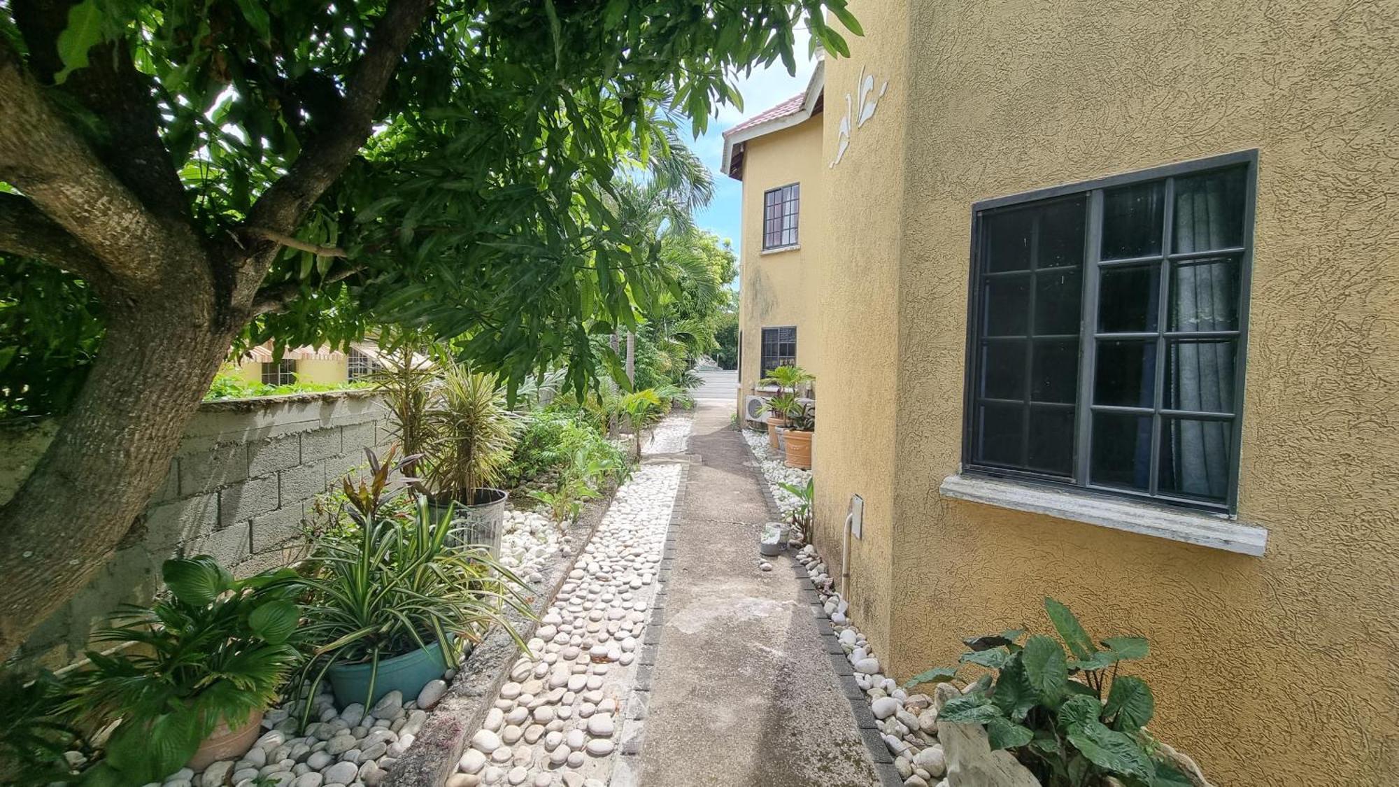 Little Savoy Guest House New Runaway Bay Exterior foto